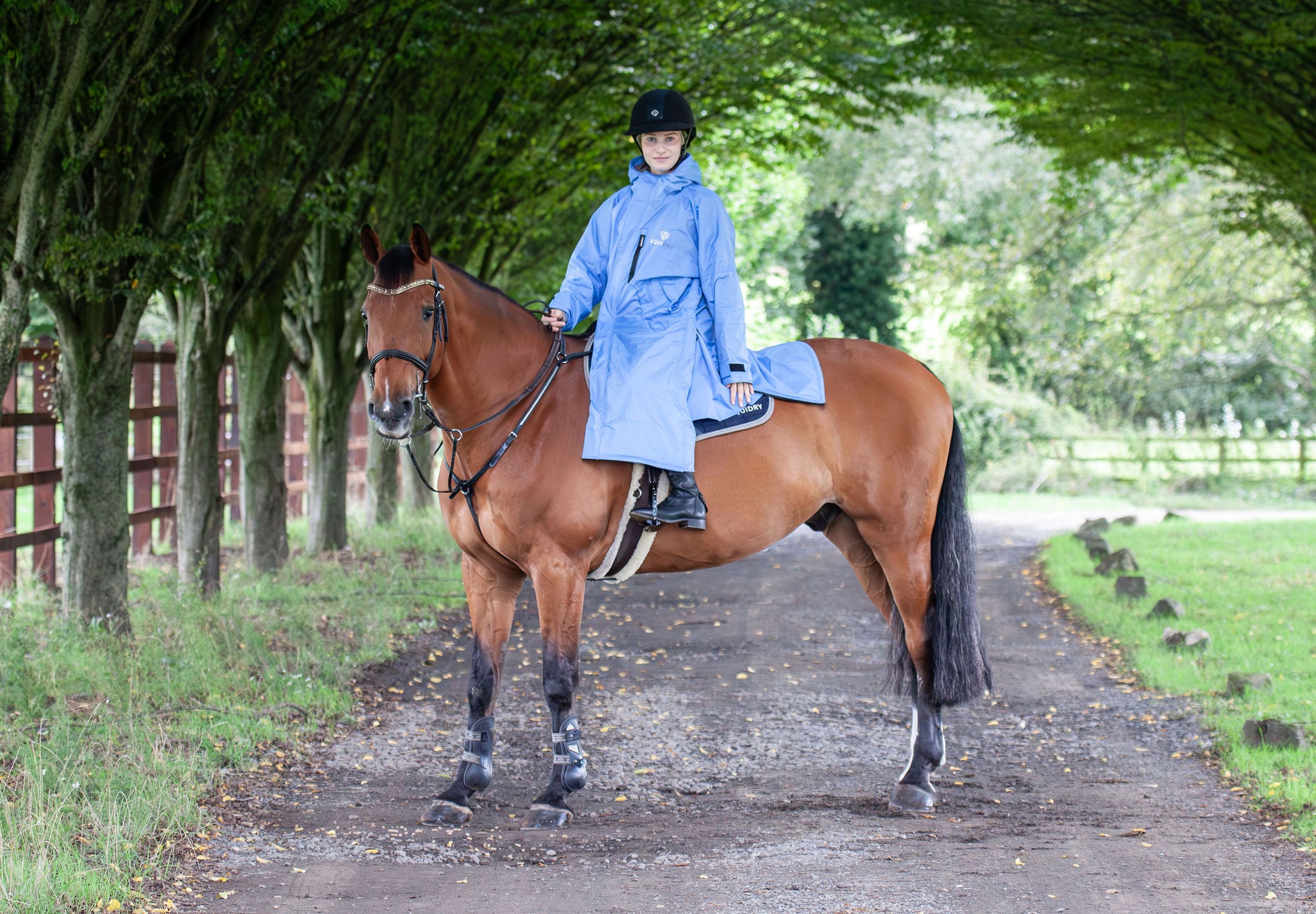 EQUIDRY women&#39;s thin fleece long waterproof horse riding coat in sky blue on horse 