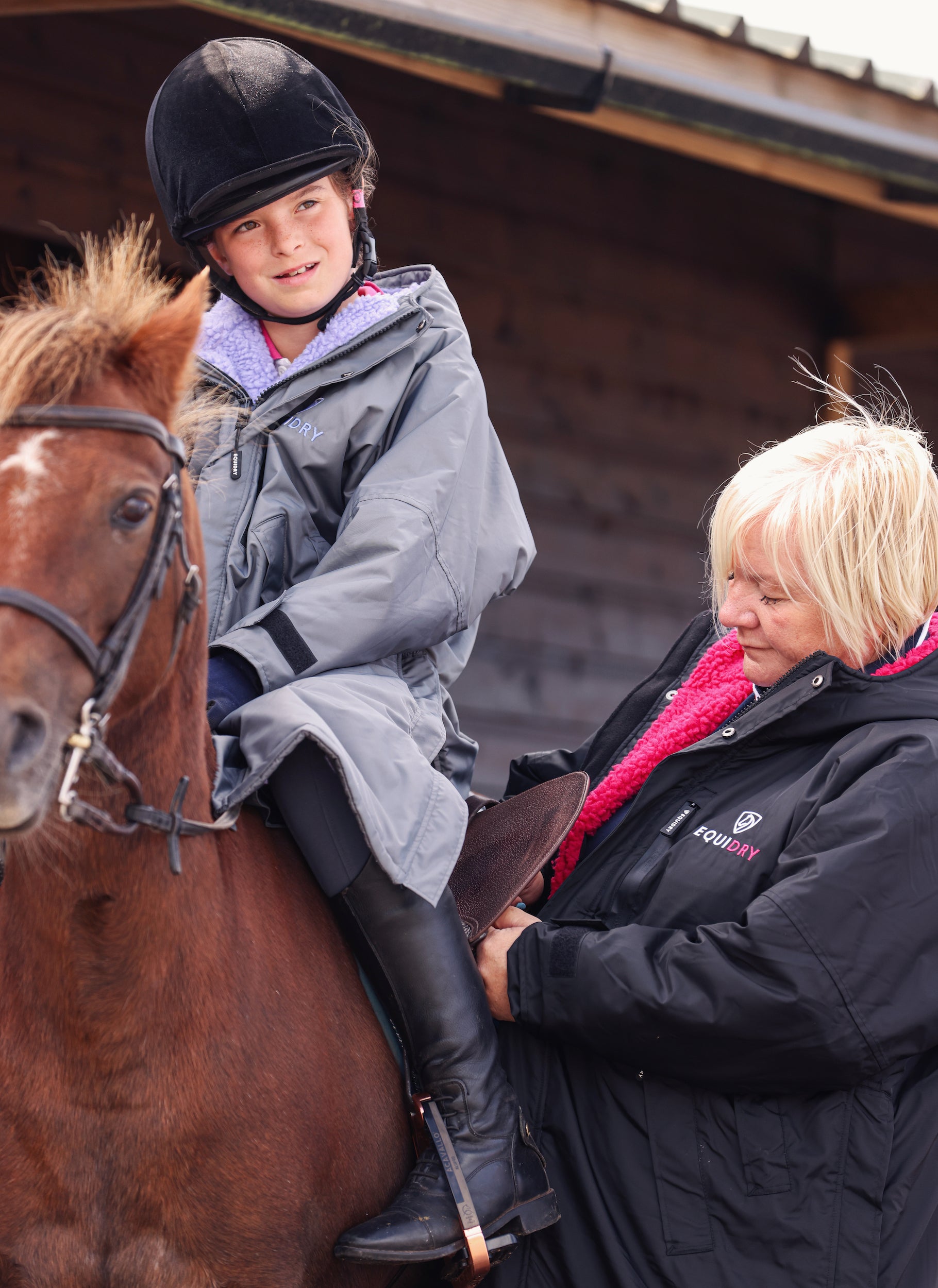 Evolution Women&#39;s | Thick Fleece | Fixed Hood | Black/Peacock Pink