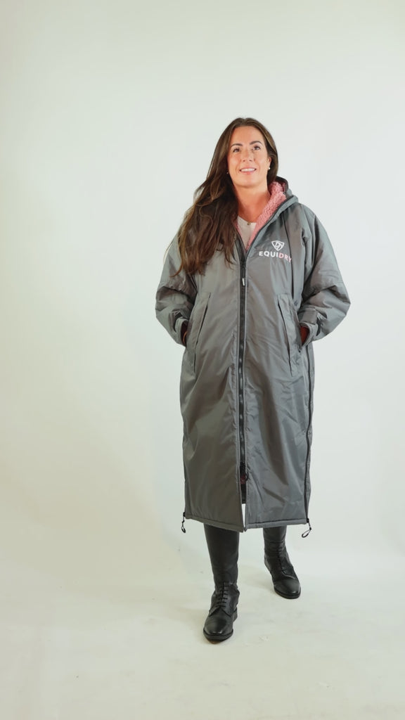 EQUIDRY waterproof horse riding raincoat All Rounder Original thick fleece Women's charcoal/pale pink studio video